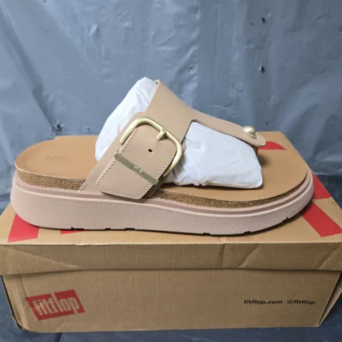 BOXED PAIR OF FITFLOP GEN-FF BUCKLE LEATHER TOE-POST SANDALS IN CLASSIC BEIGE - UK 7