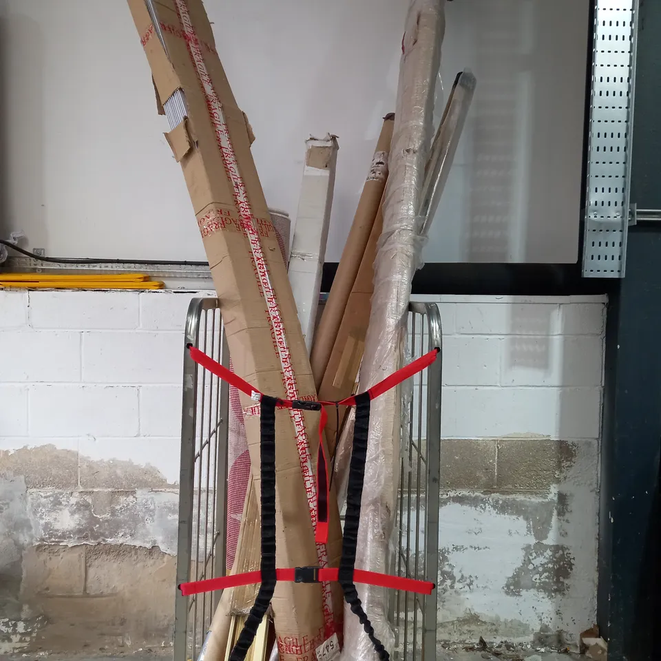 CAGE OF APPROX. 8 ASSORTED ITEMS TO INCLUDE - DESIGNER RUG - CREAM BLINDS - WHITE PLASTIC TRUNKING ECT - COLLECTION ONLY