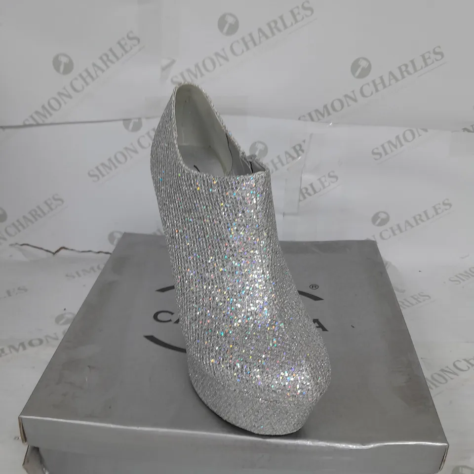 CASSANDRA  PLATFORM WEDGE HEEL ANKLE BOOT IN WHITE SHIMMER SIZE 6