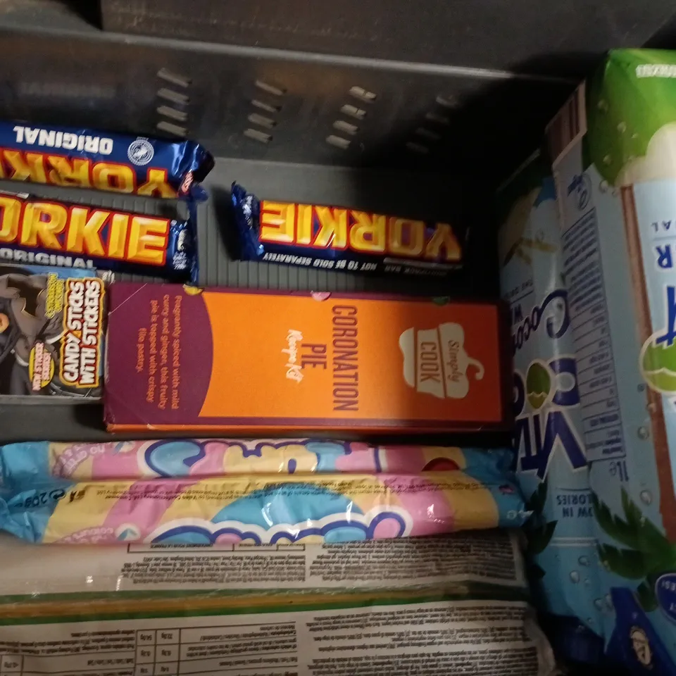 APPROXIMATELY 10 ASSORTED FOOD AND DRINK ITEMS TO INCLUDE MAKE YOUR OWN MARMALADE, HUEL, ETC