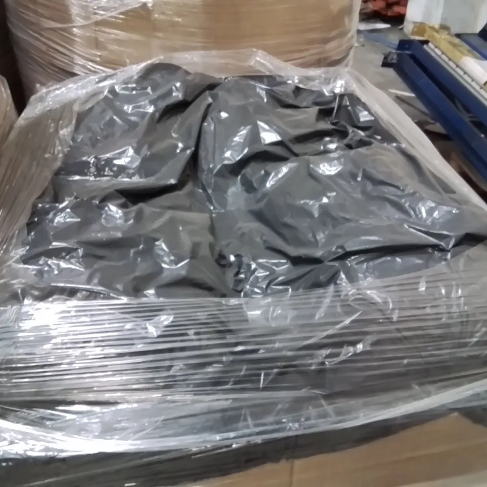 PALLET CONTAINING A LARGE QUANTITY OF COMPOST 