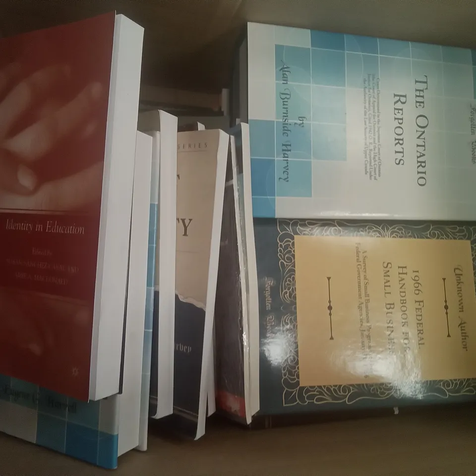 PALLET OF BOOKS AND EDUCATIONAL BOOKS