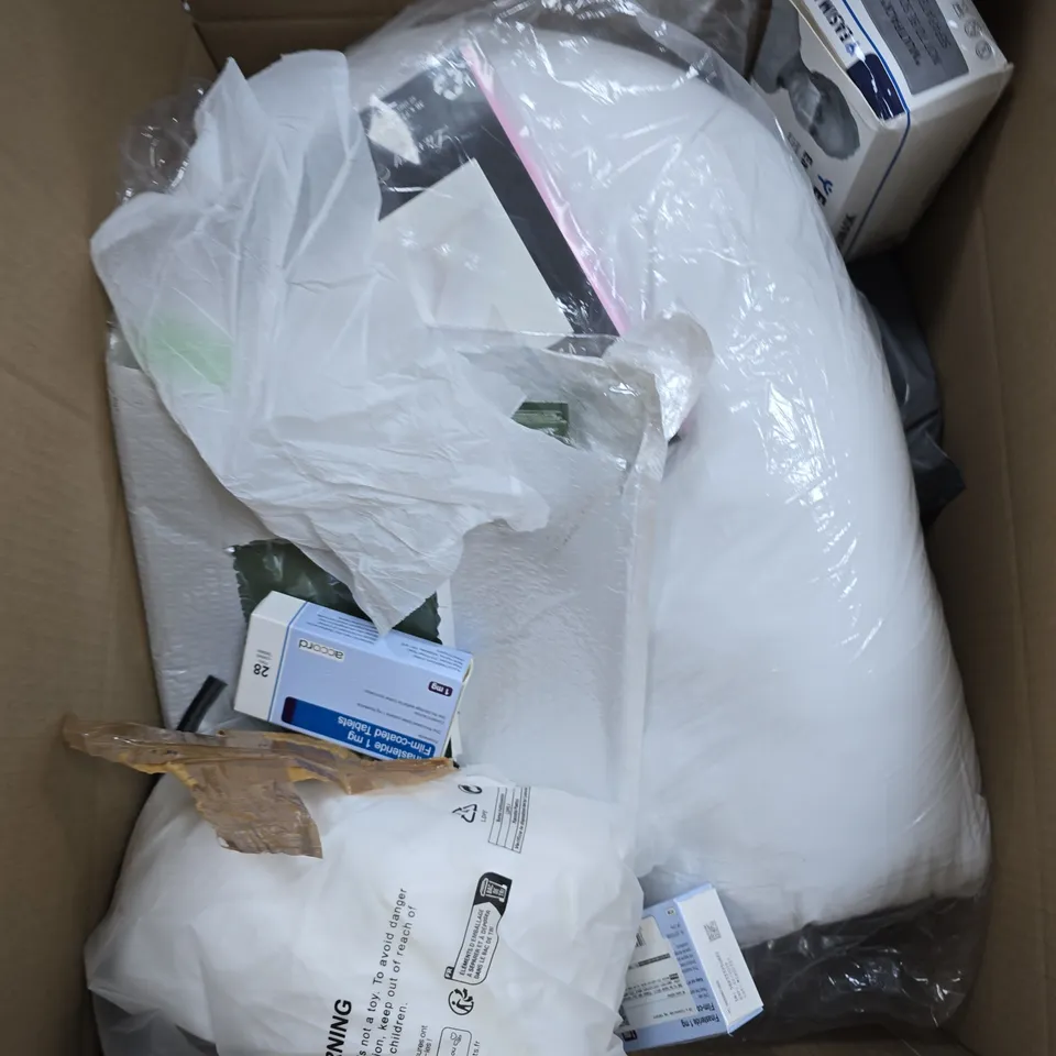 LARGE BOX OF APPROX 10 ASSORTED HOUSEHOLD ITEMS