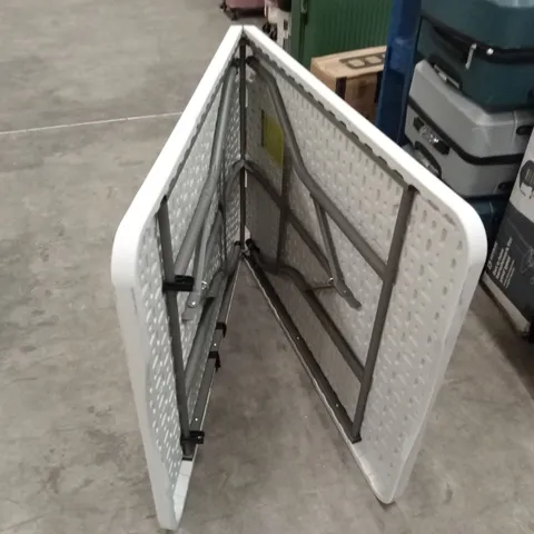 6 FT FOLDING TABLE