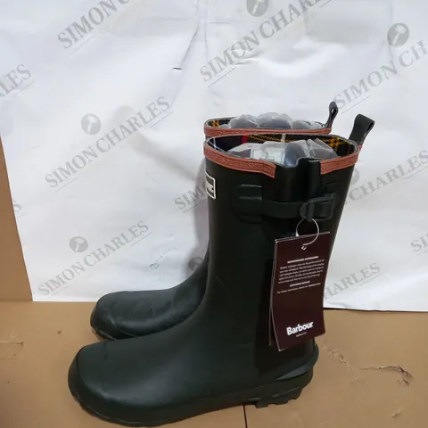 BOXED PAIR OF BARBOUR WELLIES SIZE 5