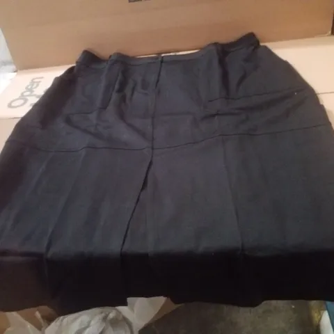 BOX CONTAINING APPROXIMATELY 16 BRAND NEW JD WILLIAMS BLACK PONTE COLUMN SKIRTS - SIZE 24
