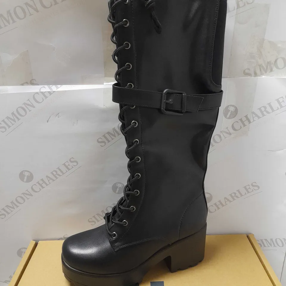 KOI CYRAX CHUNKY KNEE HIGH BUCKLE BOOTS, BLACK - SIZE 4