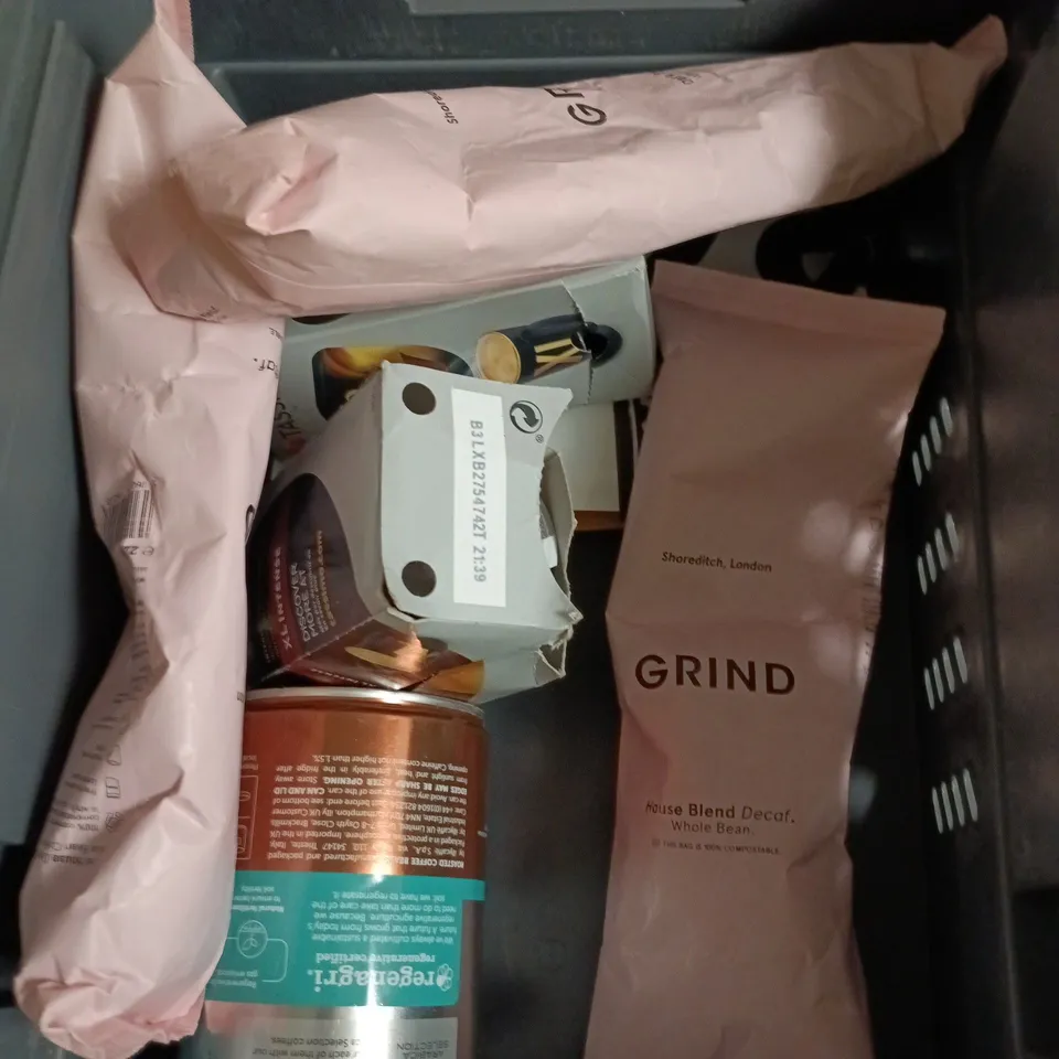 APPROXIMATELY 10 PACKS OF ASSORTED COFFEE TO INCLUDE PACT, TASSIMO AND GRIND