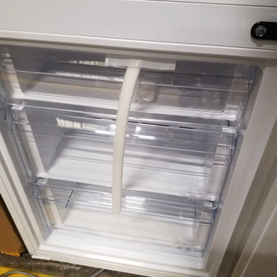 SAMSUNG RB33B610EWW/EU CLASSIC FRIDGE FREEZER 