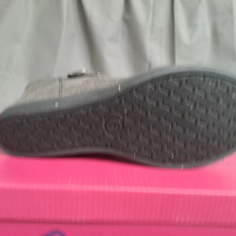 BOX OF APPROXIMATELY 12 PAIRS OF BLACK GUPPY LOVE WEDGE SHOES IN VARIOUS SIZES 