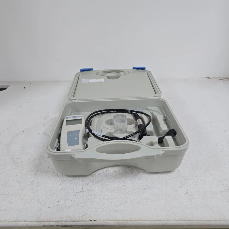 VWR CO 310 CONDUCTIVITY METER HANDHELD IN CASE