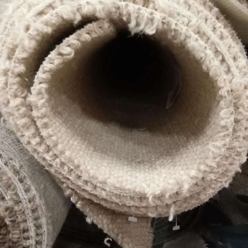 ROLL OF QUALITY PADSTOW PEBBLE CARPET // APPROX SIZE: 5 X 2.37m