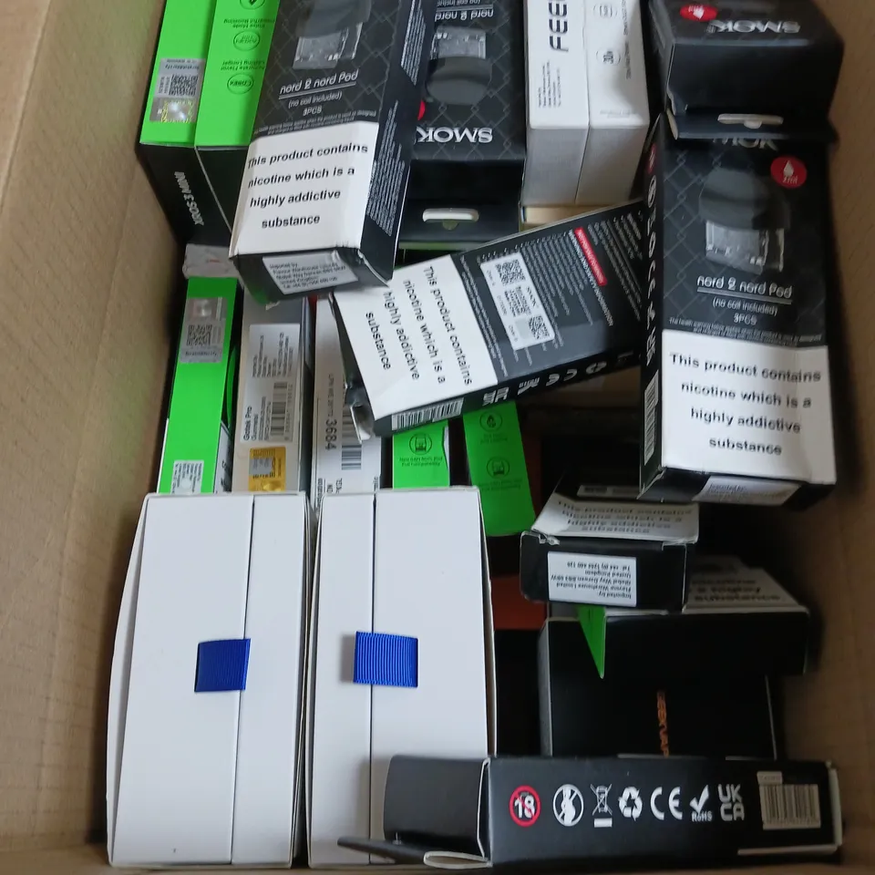 APPROXIMATELY 20 VAPES, E-CIGARETTES & ACCESSORIES TO INCLUDE - VOOPOO ARGUS G2 - GEEKVAPE M100 - VAPORESSO XROS 3 - ETC