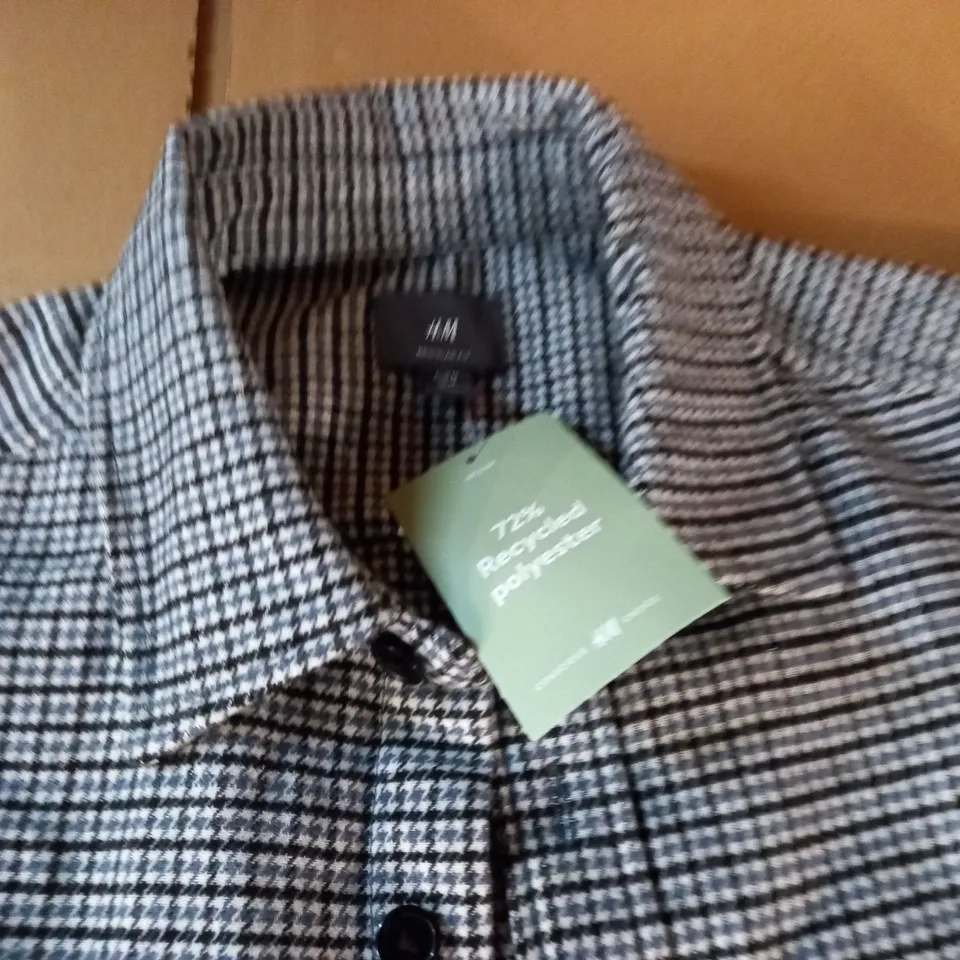 H&M RELAXED FIT GREY CHECK SHIRT - EUR M