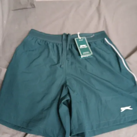 SLAZENGER GREEN MEN'S ATHLETIC SHORTS – UK SIZE M
