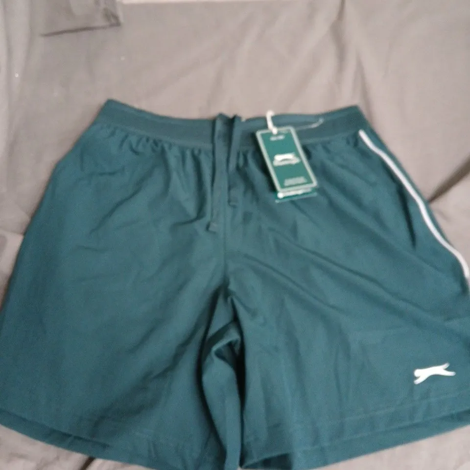 SLAZENGER GREEN MEN'S ATHLETIC SHORTS – UK SIZE M