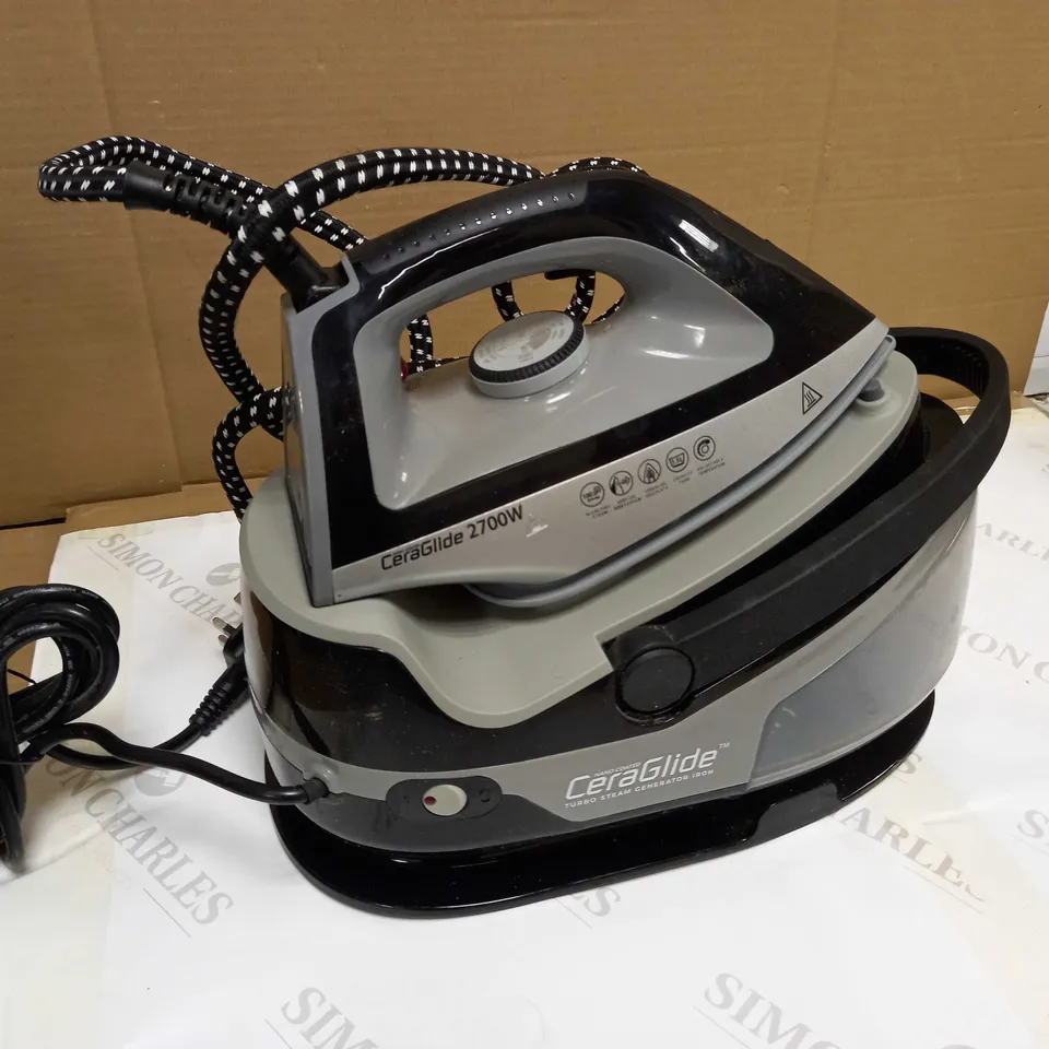 TOWER CERAGLIDE 2700W STEAM GENERATOR IRON