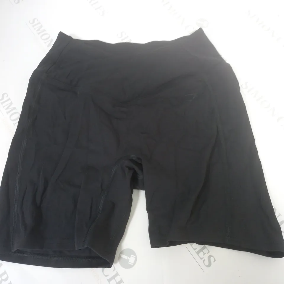 GYMSHARK BLACK SHORTS - S