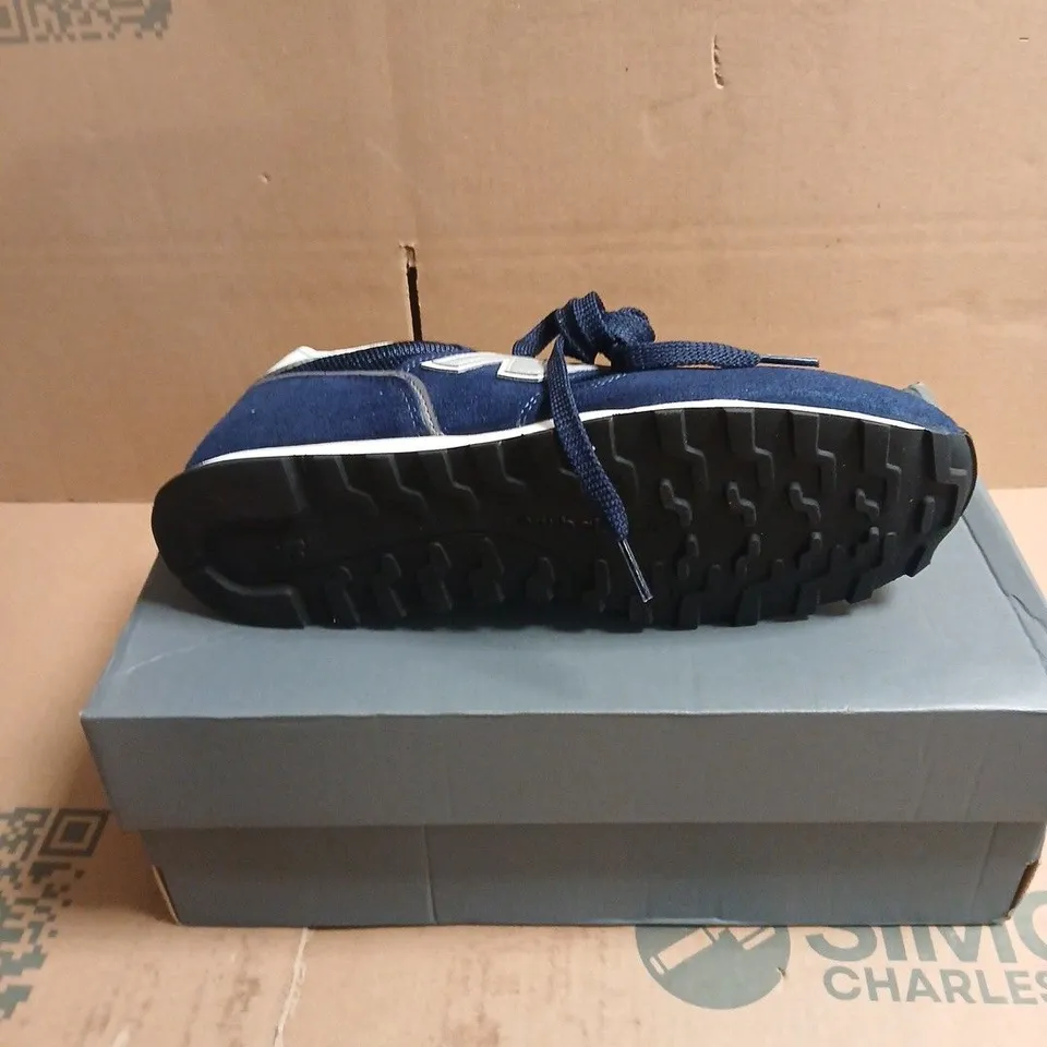 NEW BALANCE NAVY TRAINERS – BOXED SIZE UK 8