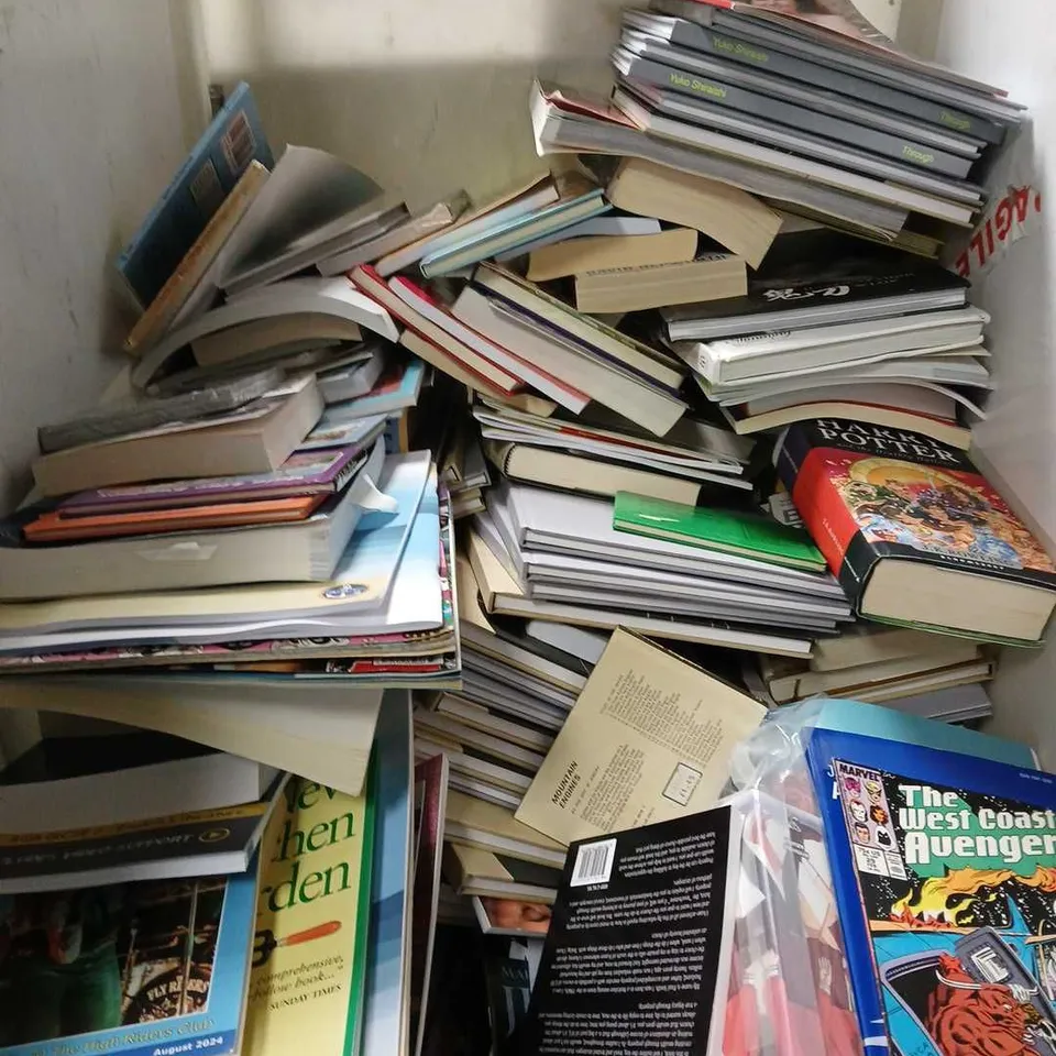 LARGE QUANTITY OF ASSORTED BOOK TO INCLUDE FICTION & NON FITCION - COLLECTION ONLY