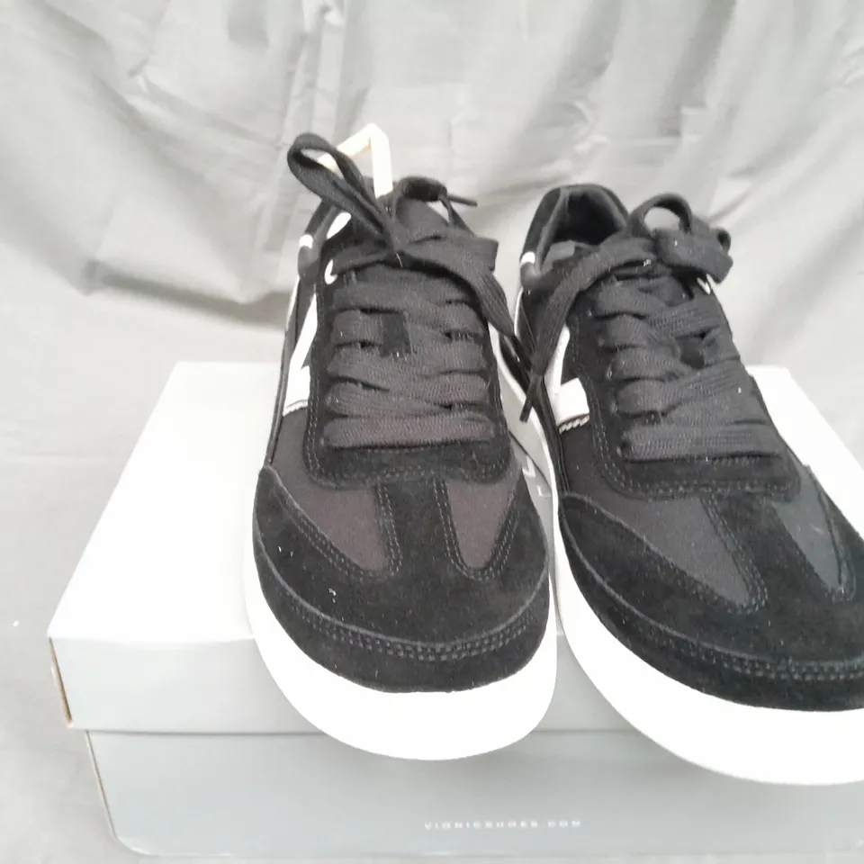 BOXED PAIR OF VIONIC ESSENCE MYLIE TRAINERS IN BLACK SIZE 6.5 