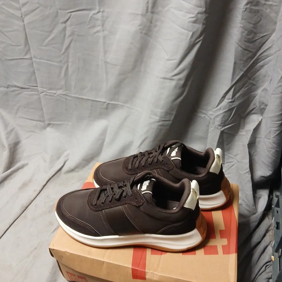 BLACK SNEAKERS (VERIFY MODEL) – UK 6 (EU 39, US 8)