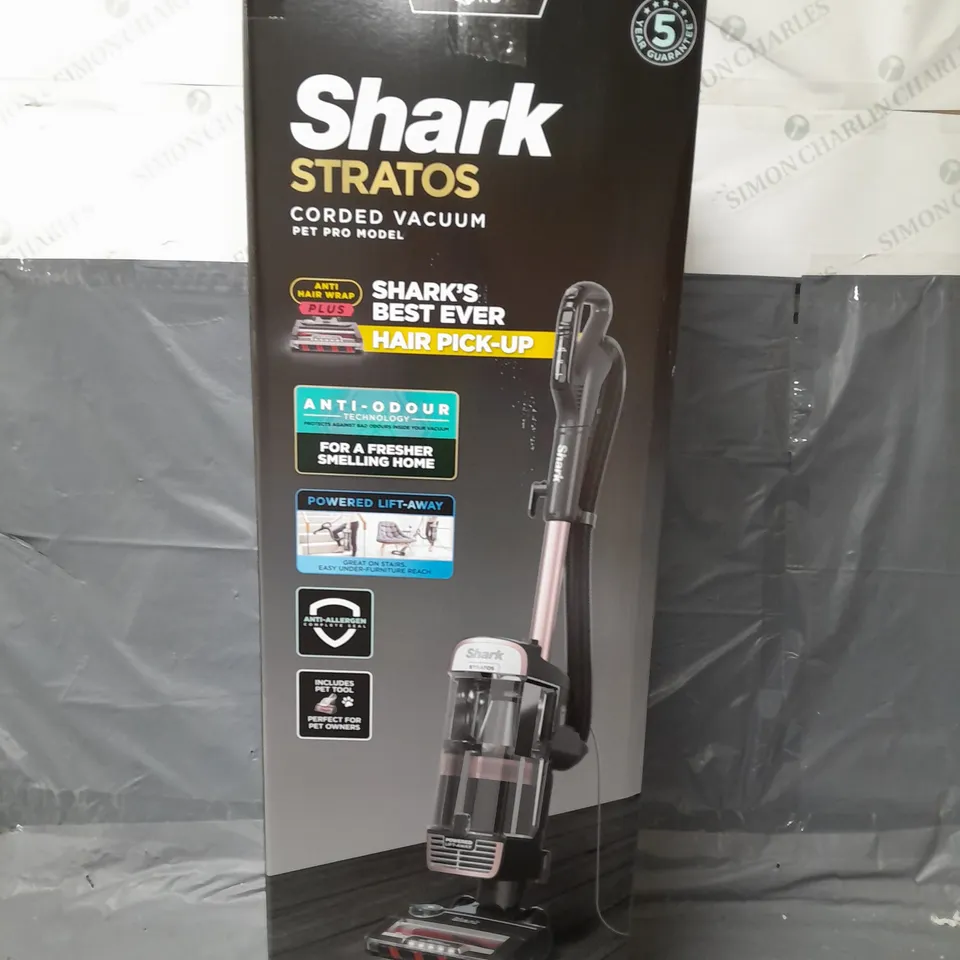 BOXED SHARK STRATOS UPRIGHT CORDED VACUUM CLEANER WITH ANTI-HAIR WRAP, POWERED LIFTAWAY TECHNOLOGY - NZ860UKT RRP £299