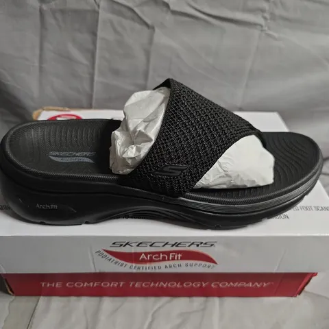 BOXED PAIR OF Skechers Arch Fit Sandals – Black, - UK SIZE 6