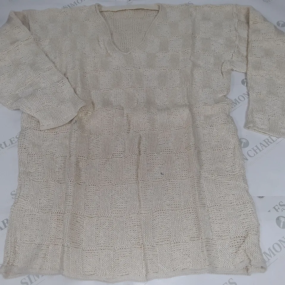 LOT OF APPROXIMATELY 15 V-NECK KNIT JUMPERS - SIZE UNSPECIFIED 