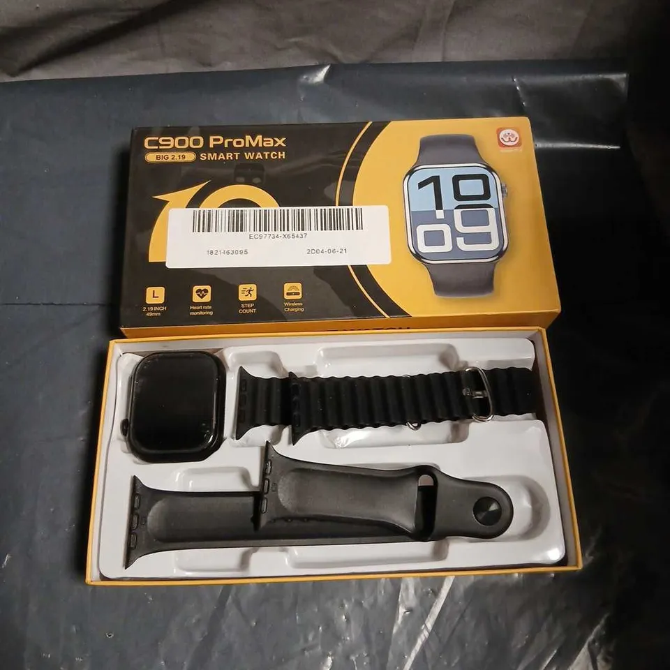 C900 PROMAX SMART WATCH – BOXED WITH SPARE BANDS