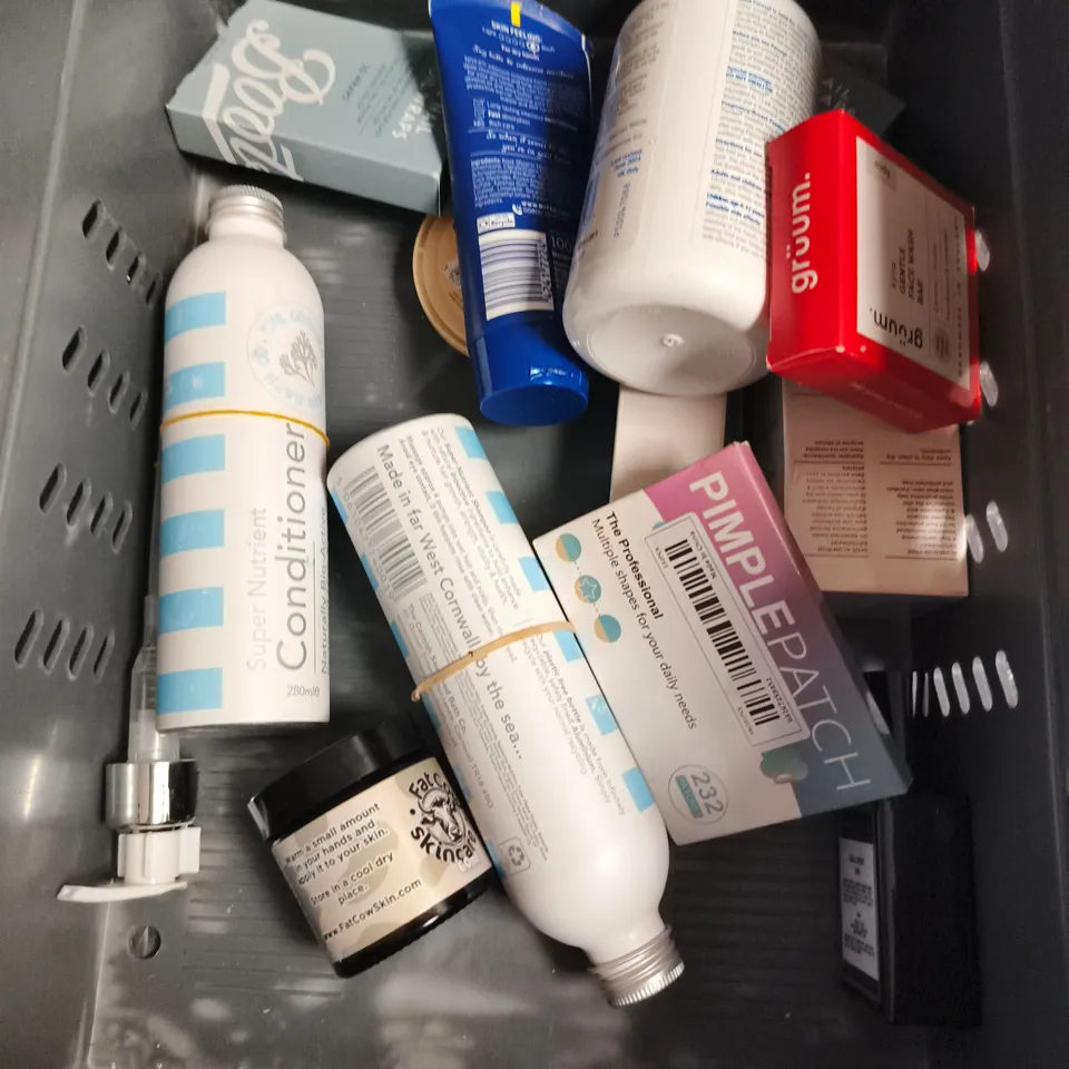 APPROXIMATEY 20 ASSORTED HEALTH AND BEAUTY PRODUCTS TO INCLUDE - CCS FOOT PRO CREAM - BYE BRA NIPPLE COVERS - REGAINE SCALP FOAM - ETC