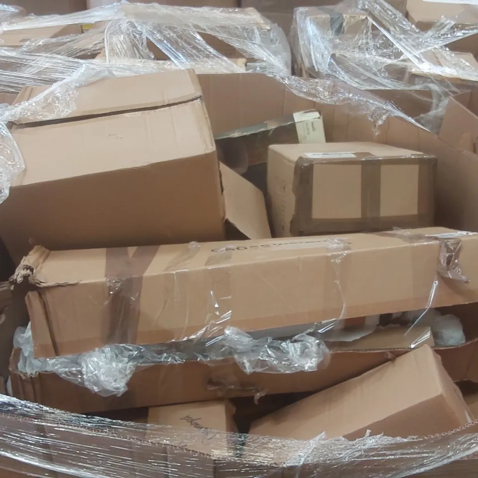 PALLET CONTAINING A VERY LARGE QUANTITY OF ASSORTED DESIGNER LIGHTING PRODUCTS INCLUDING: ERIN CEILING LIGHT, FLOYD PENDANT, COLT BAR CEILING LIGHT ECT