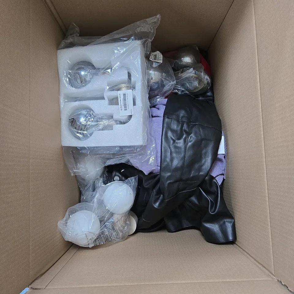 LARGE QUANTITY OF ASSORTED ITEMS TO INCLUDE COOKS 4 SET OF SCOOPS, SPORTS TRAINERS, 5 IN 1 BEAUTY TOOL, SET OF 2 RECHARGEABLE LIGHTS, ETC - COLLECTION ONLY
