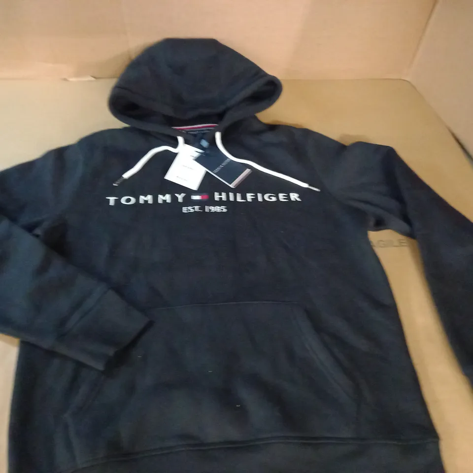 TOMMY HILFIGER BLACK HOODIE - M