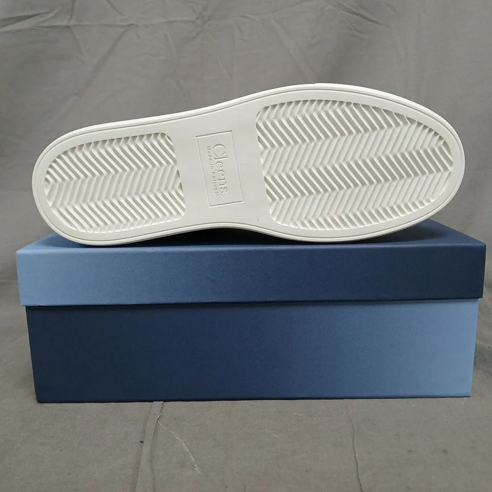 BOXED PAIR OF CLEENS LUXOR TRAINERS IN WHITE/GREY SIZE UK 11