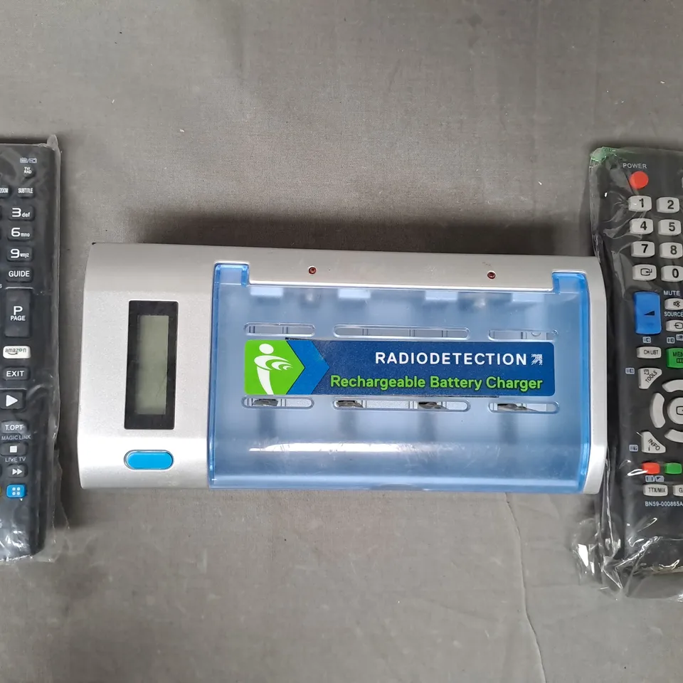 APPROXIMATELY 10 ASSORTED ELECTRICAL ITEMS TO INCLUDE LG REMOTE, RECHARGEABLE BATTERY CHARGER, ETC