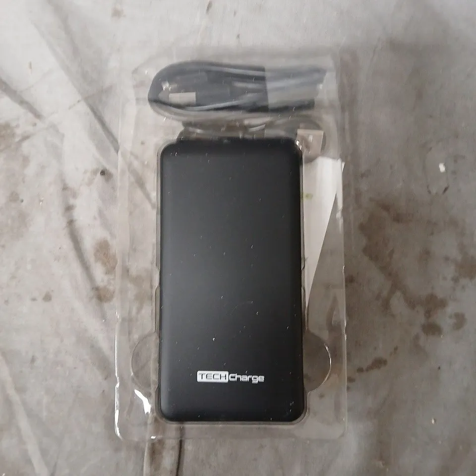 TECHCHARGE POWER BANK 5000MAH BONUS PACK WITH LIGHTNING CABLE (BOXED)