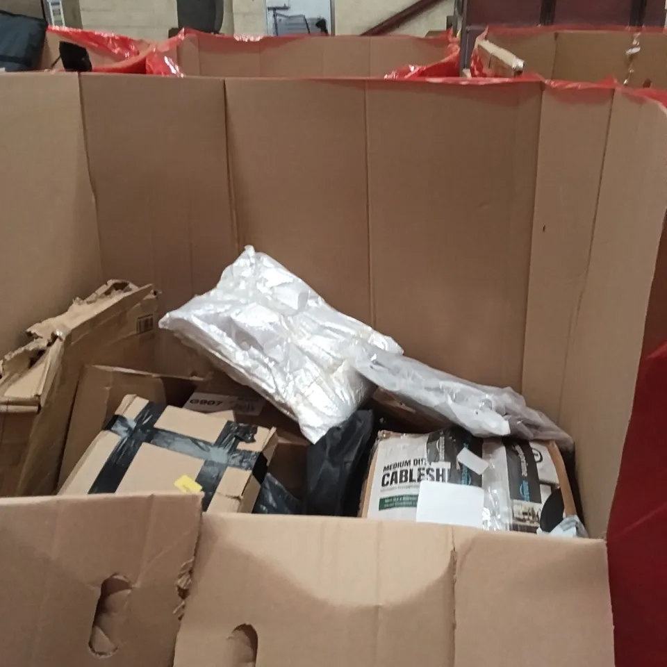 PALLET OF ASSORTED ITEMS INCLUDING - TURNTABLE MUSIC CENTRE, FOAM PLAYMAT