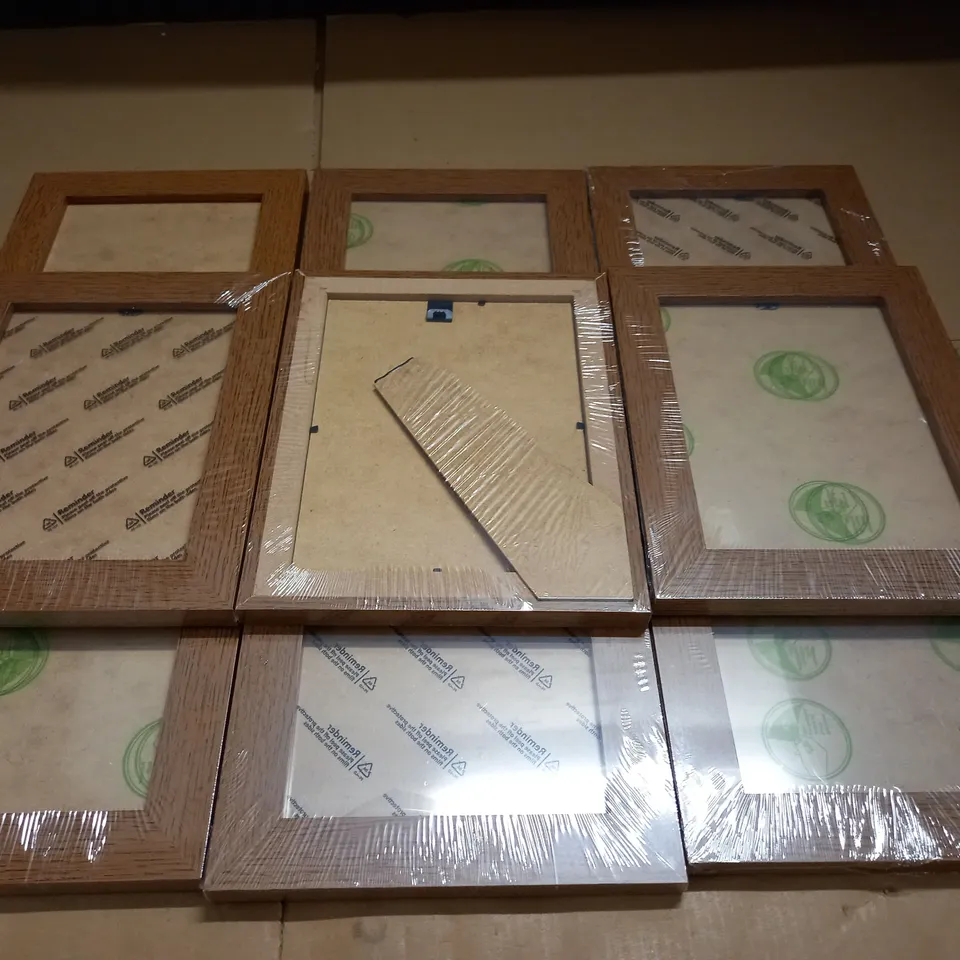 LOT OF 9 WOODEN PICTURE FRAMES - 25X20CM
