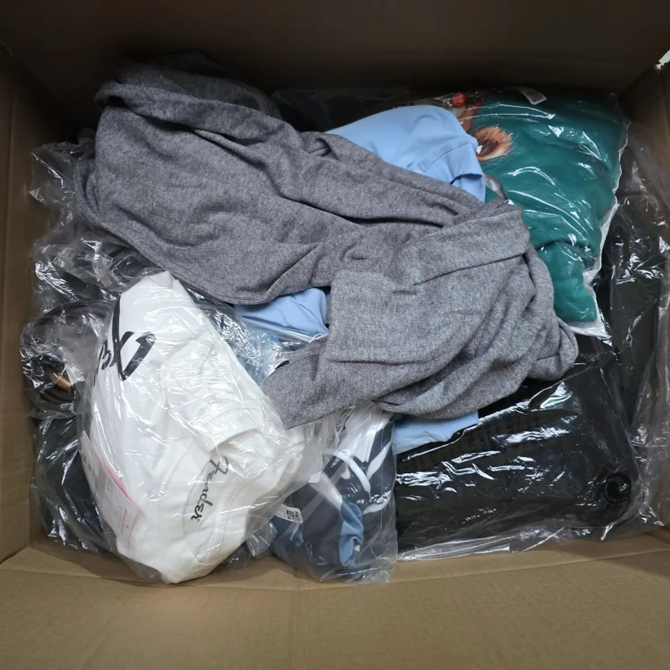 APPROXIMATELY 30 ASSORTED CLOTHING ITEMS IN VARIOUS SIZES, STYLES & COLOURS TO INCLUDE BRANDS SUCH AS FENDER, MNG, GINATRICOT, ETC - COLLECTION ONLY