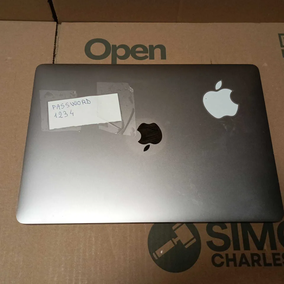 APPLE MACBOOK PRO (A1706)