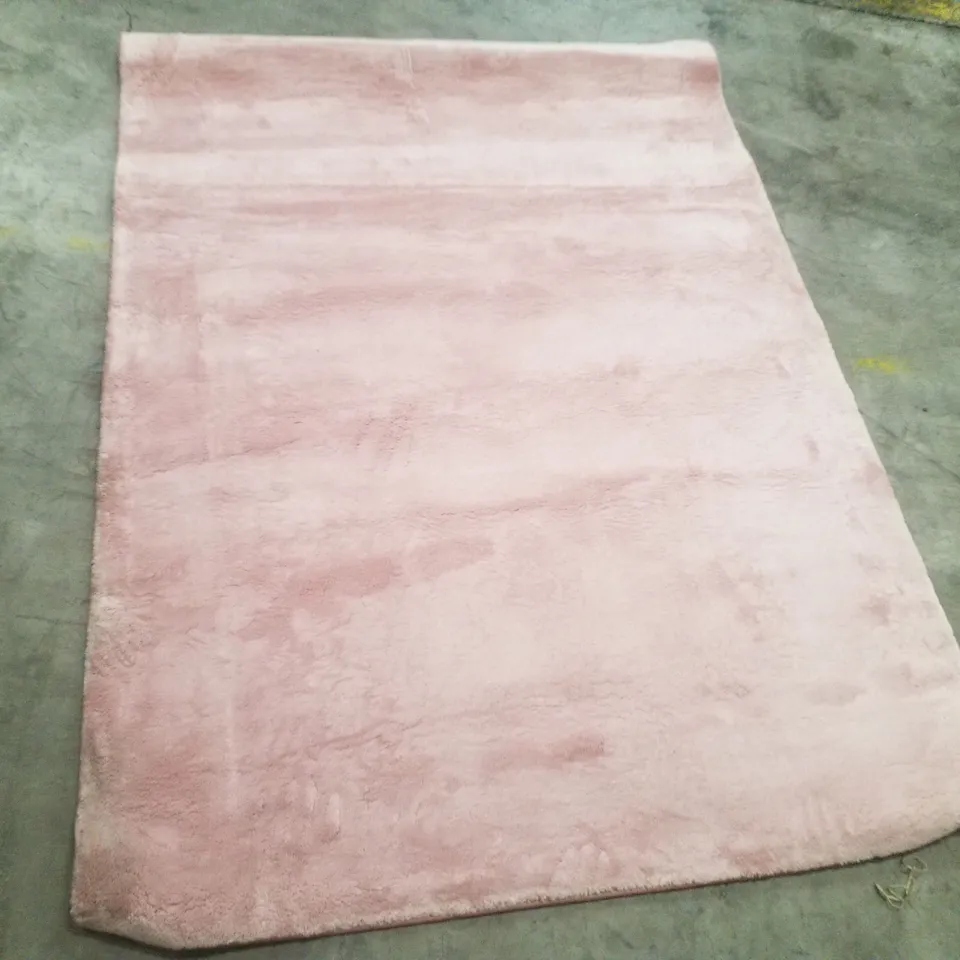 QUALITY DESIGNER AREA RUG - APPROXIMATELY  160X120CM