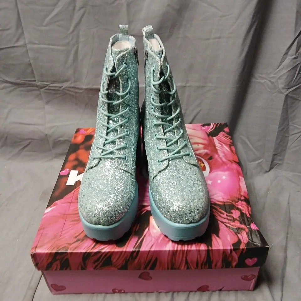 BOXED KOI WIZARDS SPELL PLATFORM GLITTER BOOTS IN AQUA - UK 6