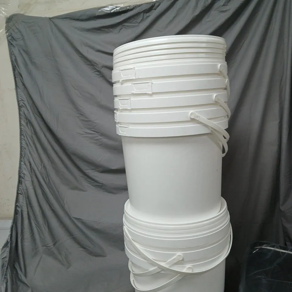 CAGE OF APPROXIMATELY 6 ITEMS TO INCLUDE: BUCKETS, TRAMPOLINE COVER AND SMALL BIN