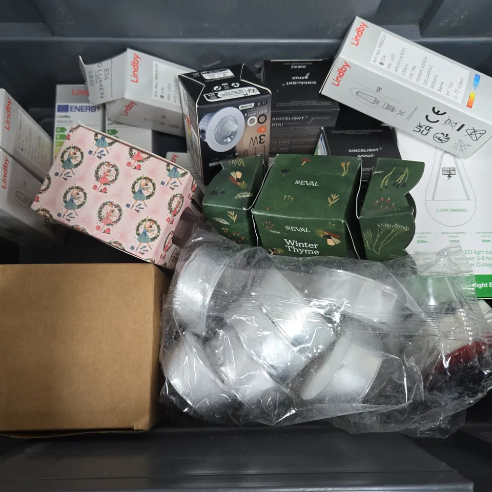 APPROXIMATELY 15 ASSORTED HOUSEHOLD ITEMS TO INCLUDE SCENTED CANDLES, WAX MELTS, BULBS, ETC