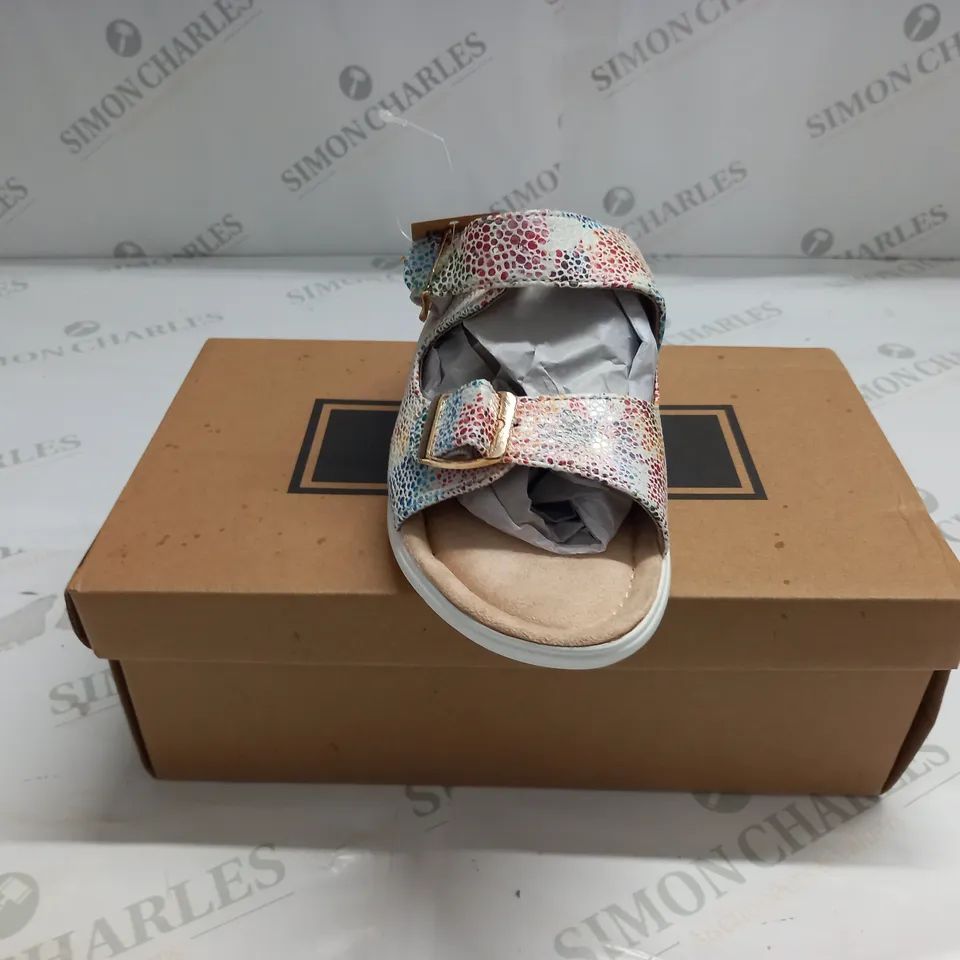 BOXED PAIR OF CUSHION WALK WHITE STRAPPY SANDALS - SIZE 7