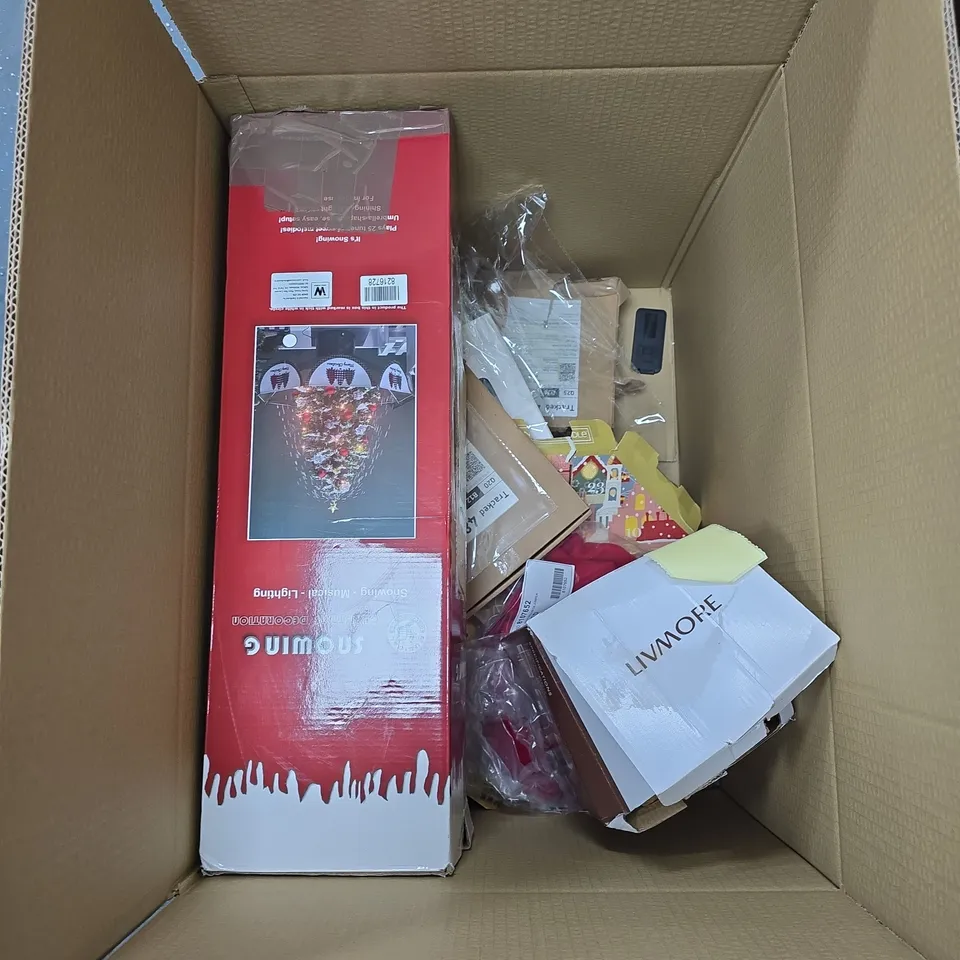 LARGE QUANTITY OF ASSORTED ITEMS TO INCLUDE HANDBAG, TABLE LAMP, GRIP EXTENDER, DECORATIVE LED CANDLES, ETC - COLLECTION ONLY