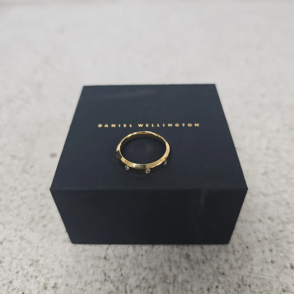 GOLD-TONE RING WITH PAVÉ STONES – DANIEL WELLINGTON BOX