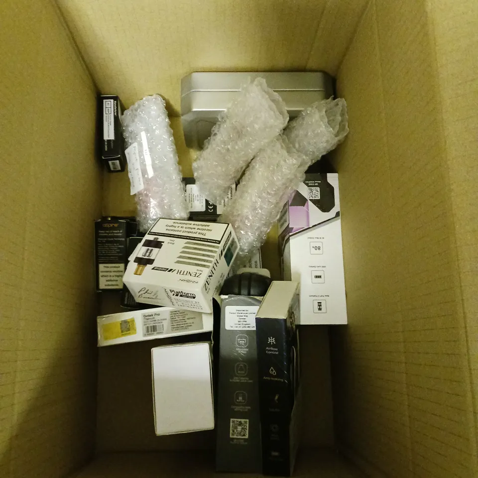 APPROXIMATELY 20 VAPES & E-CIGARETTES TO INCLUDE ASPIRE GOTEK PRO, VAPORESSO LUXE X PRO, VOOPOO ARGUS XT KIT ETC