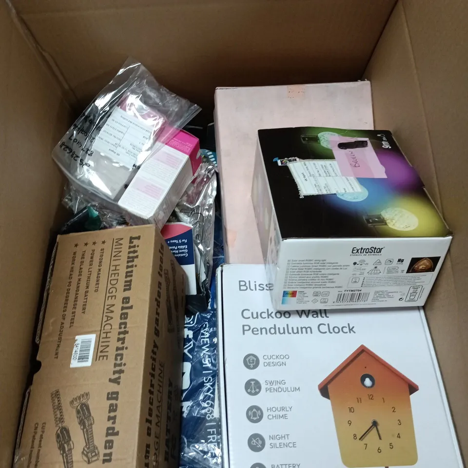 BOX OF APPROXIMATELY 12 ASSORTED ITEMS TO INCLUDE LIVMORE ELECTRONIC BUG ZAPPER ETC